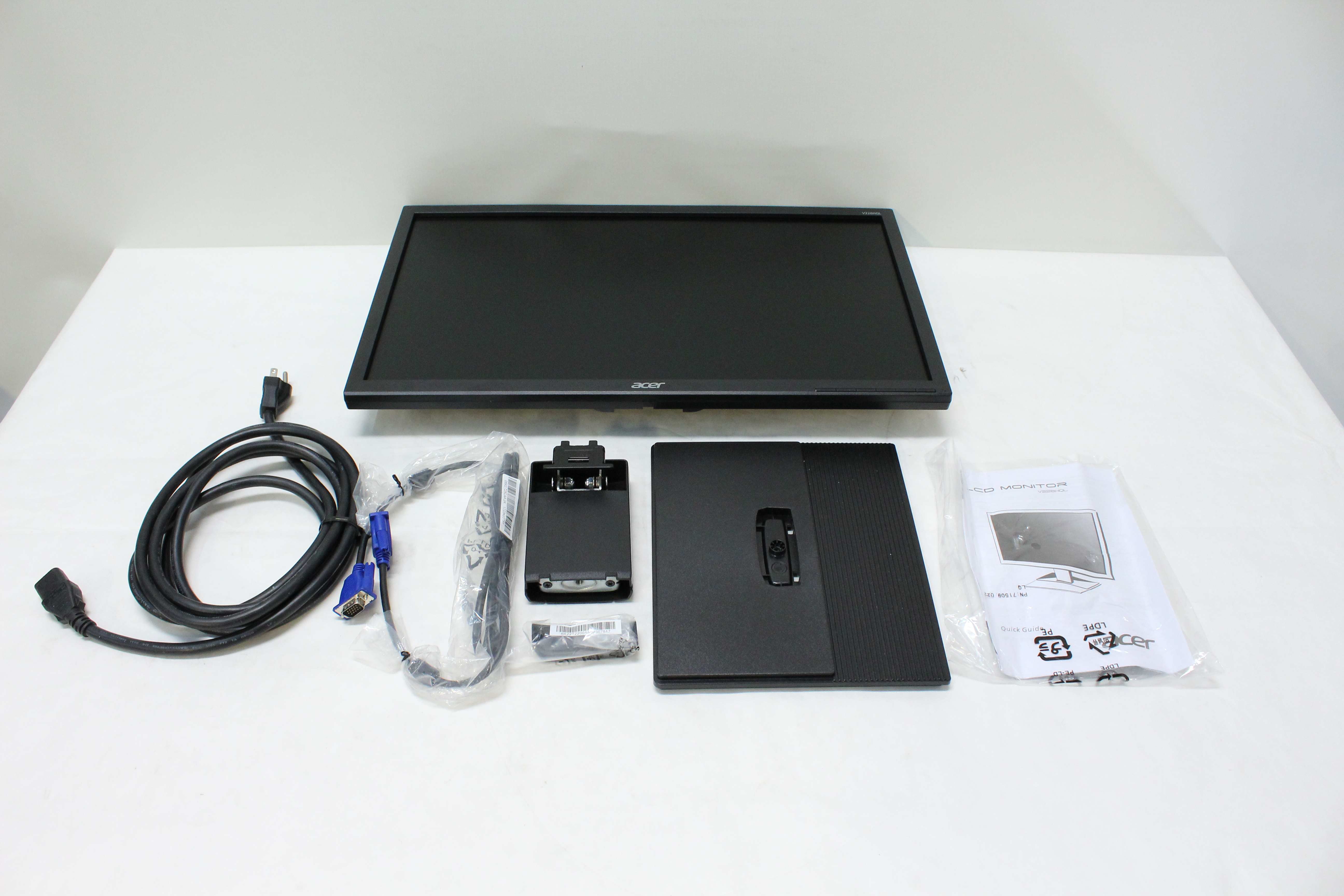 Acer V226HQL LED Monitor 21.5" Full HD 1080 TN 200 cd/m 5ms DVi UM.WV6AA.B01
