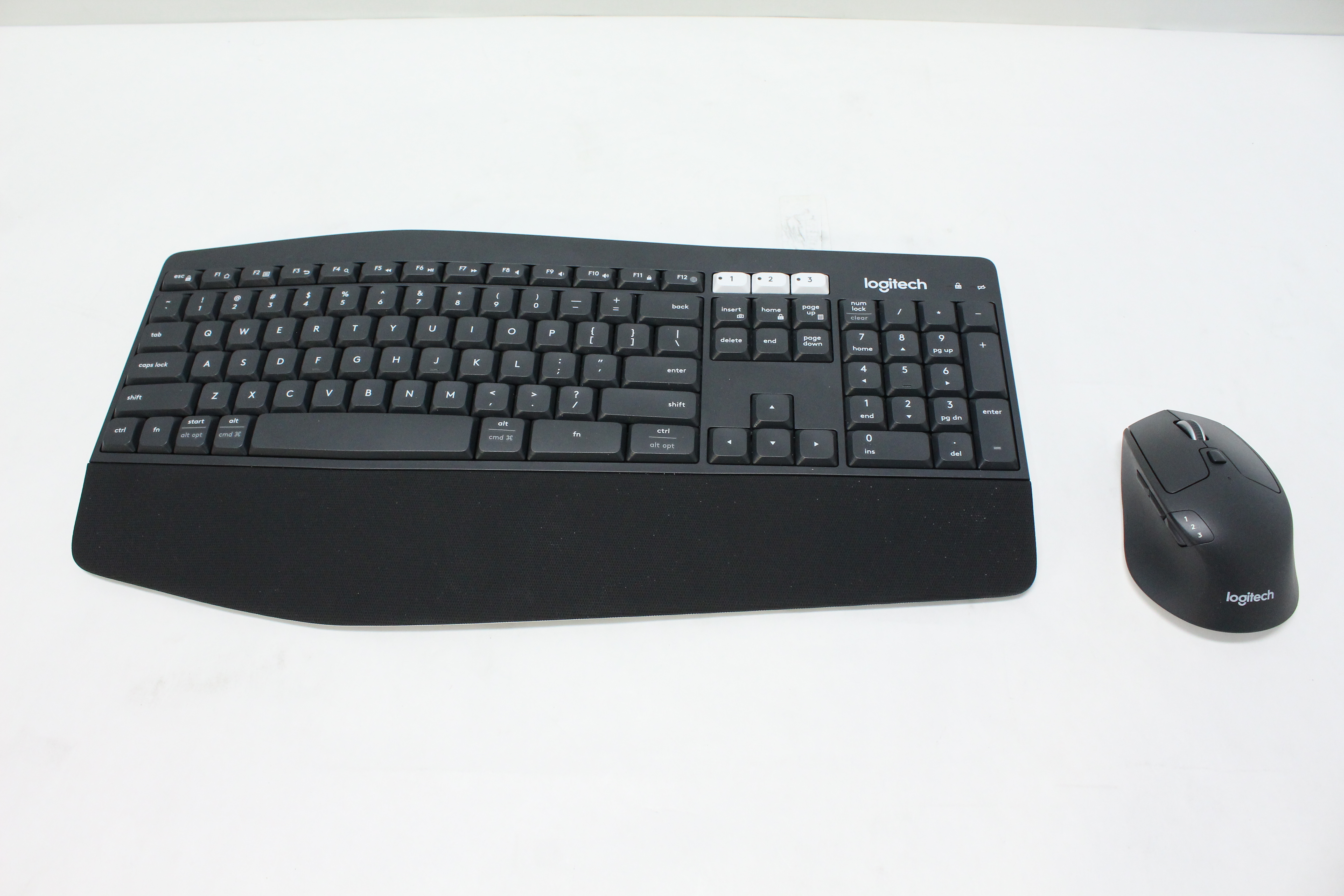 Logitech K850 Performance Keyboard and Mouse Set 820-008064
