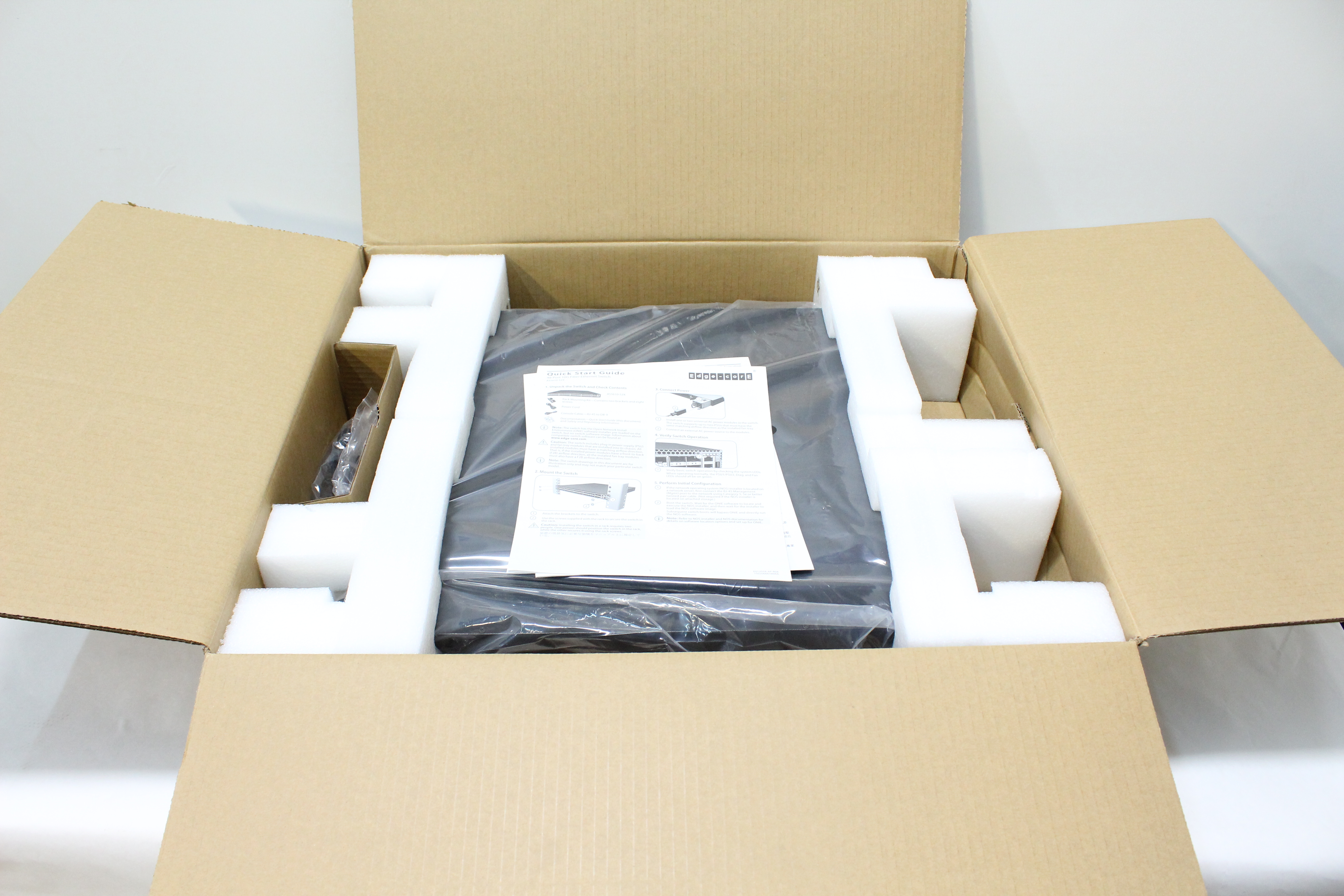 Edge-Core Data Center Switch ONIE 10GE Layer 2/3 5610-52X-OC-AC-F AS5610-52X