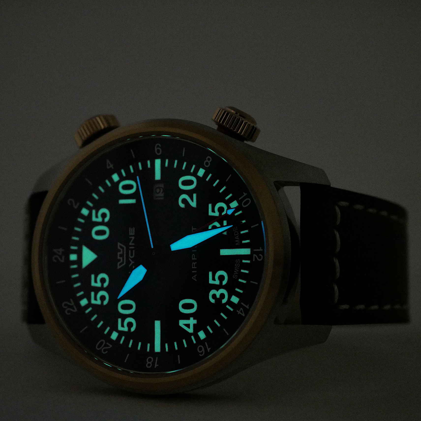 Glycine Airpilot GMT Swiss Men's Watch Blue Dial / Leather Strap GL0352