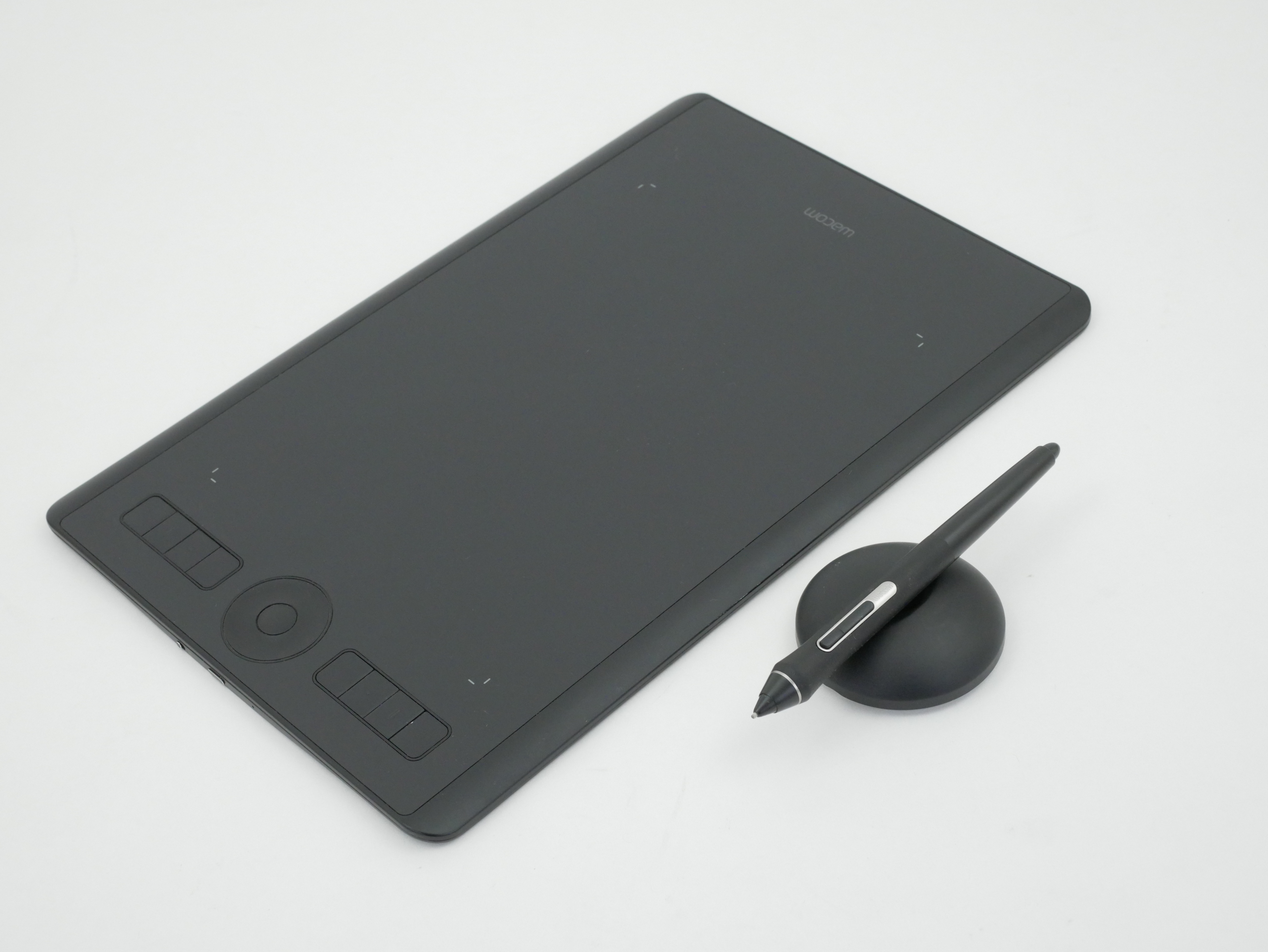 Wacom Intuos Pro Medium Digital Graphic Drawing Tablet A5 PTH-660