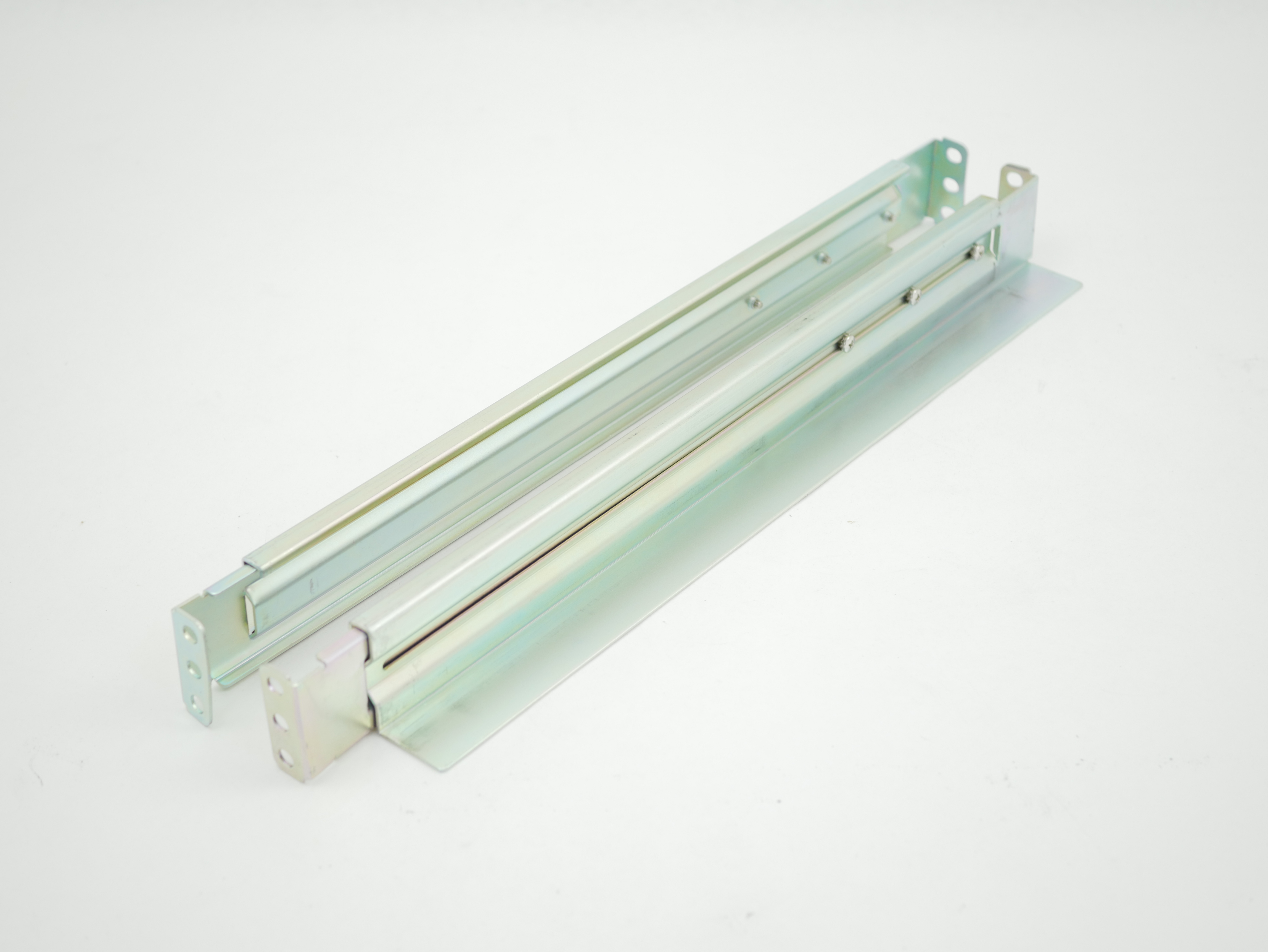 APC Adjustable Rack-Mount Universal L-rails