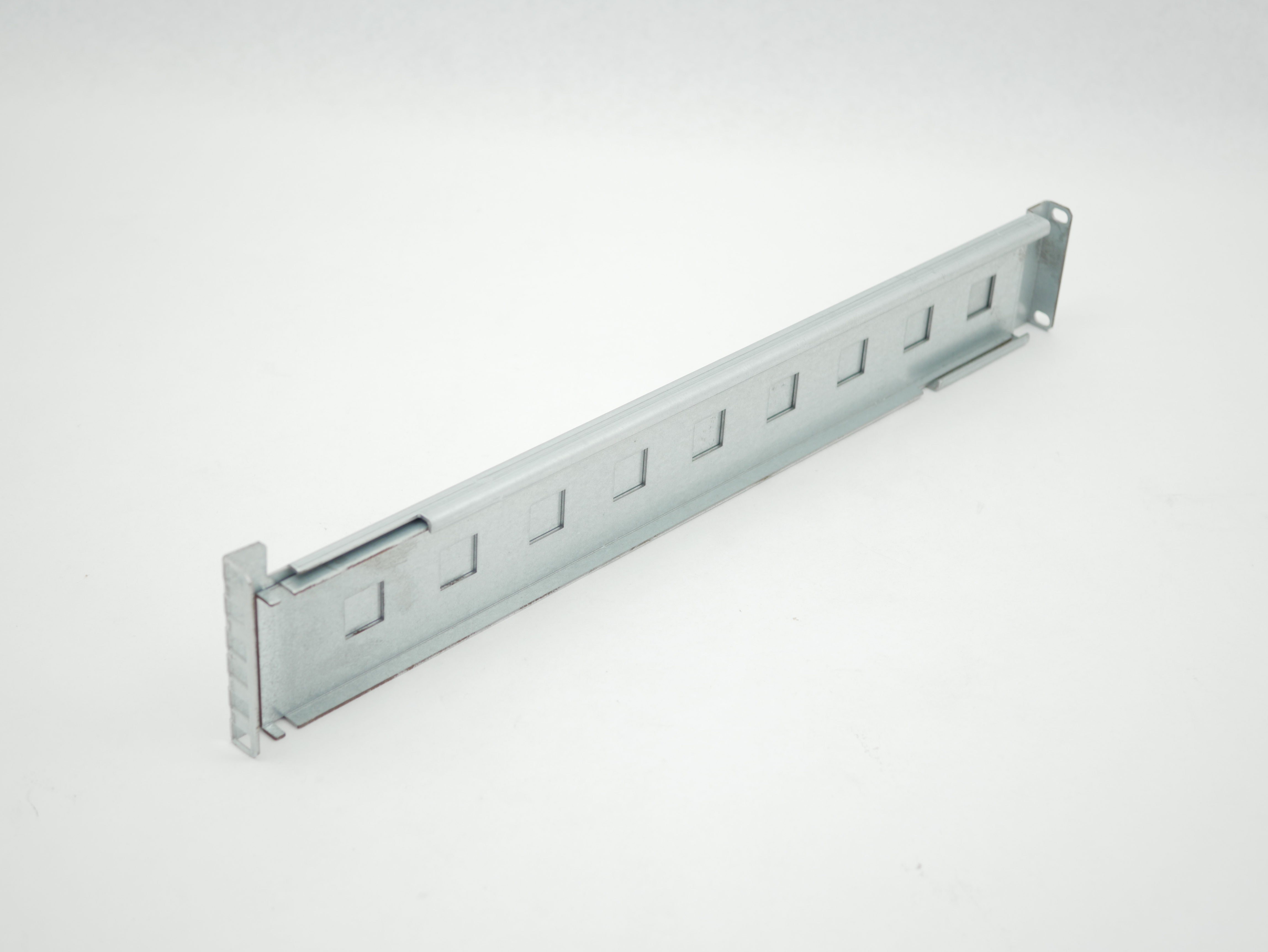 APC Universal Rack Mount Rails