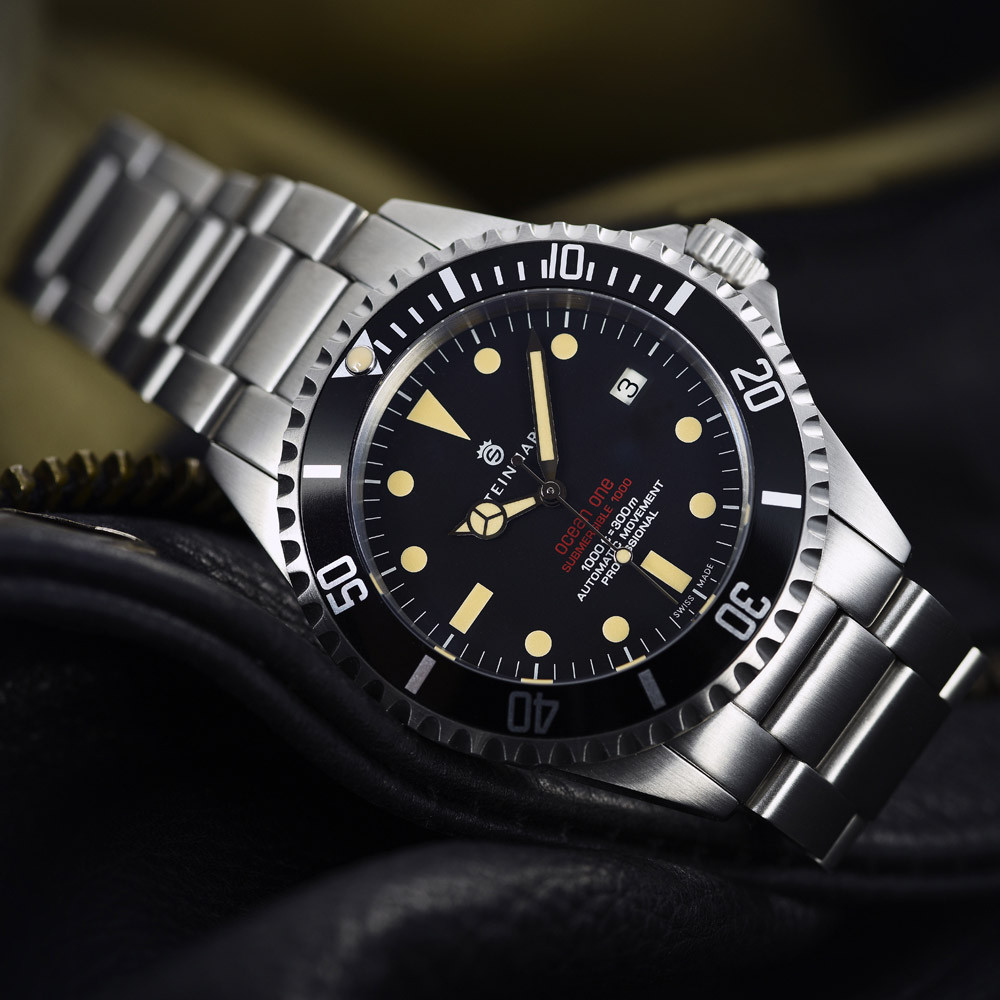 Steinhart Ocean One Vintage Red Swiss Automatic Men's Diver Watch 103-0657 - Click Image to Close